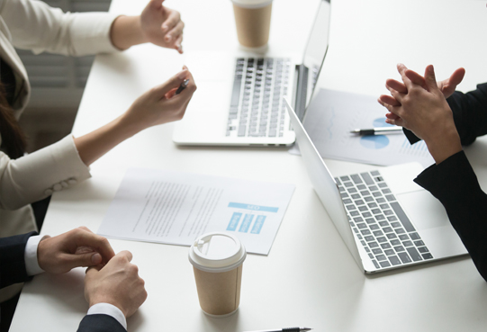 依照企業同仁所具備的核心職能提供訓練發展的方向與諮詢